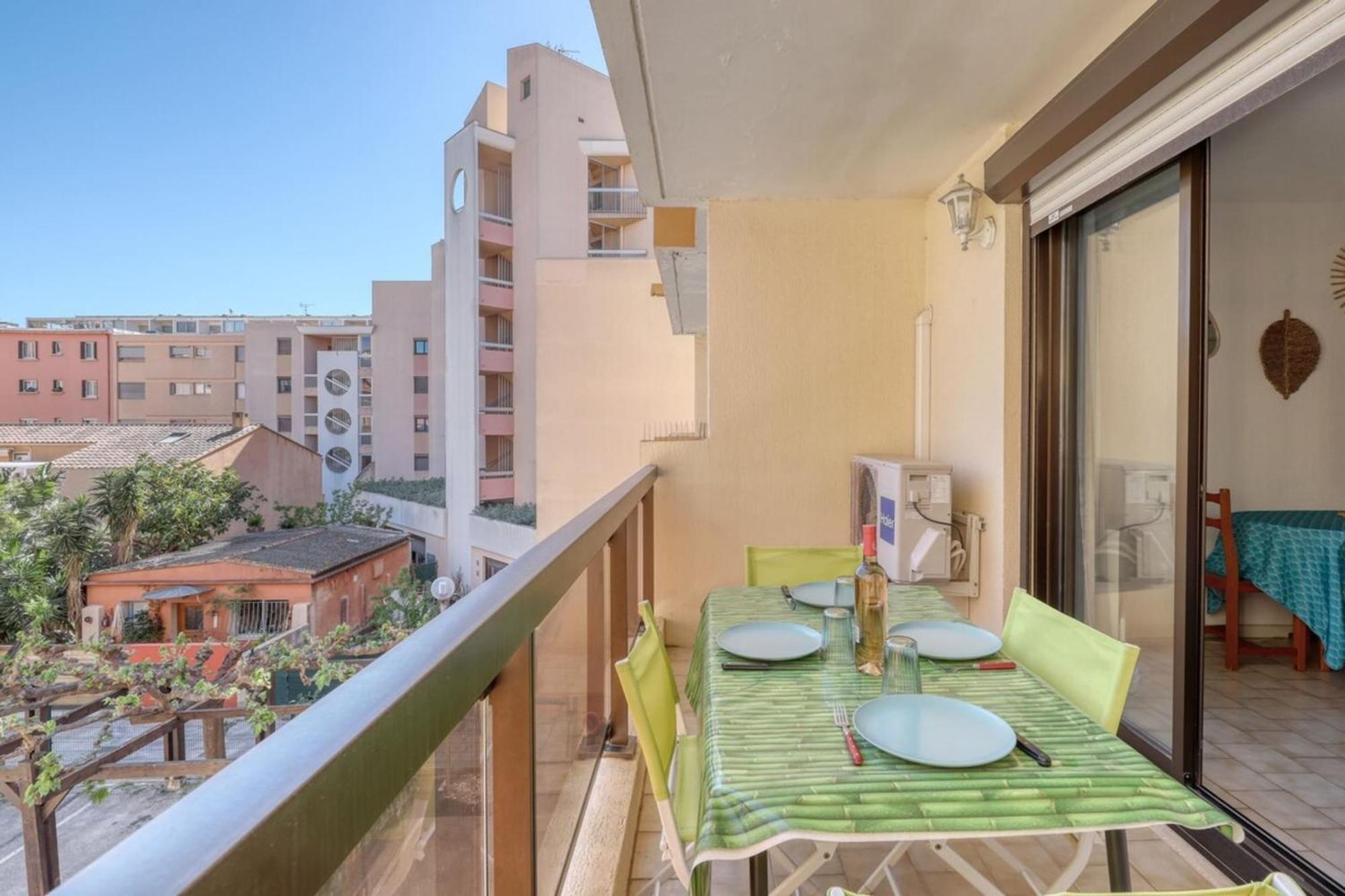 Lavandou - T2 In The City Center - 200 M From The Sea 르 라방두 외부 사진